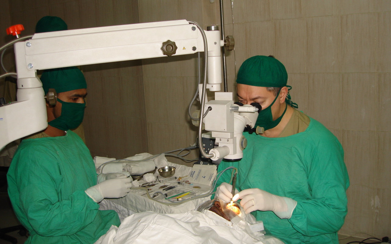 Cataract-surgery-charity
